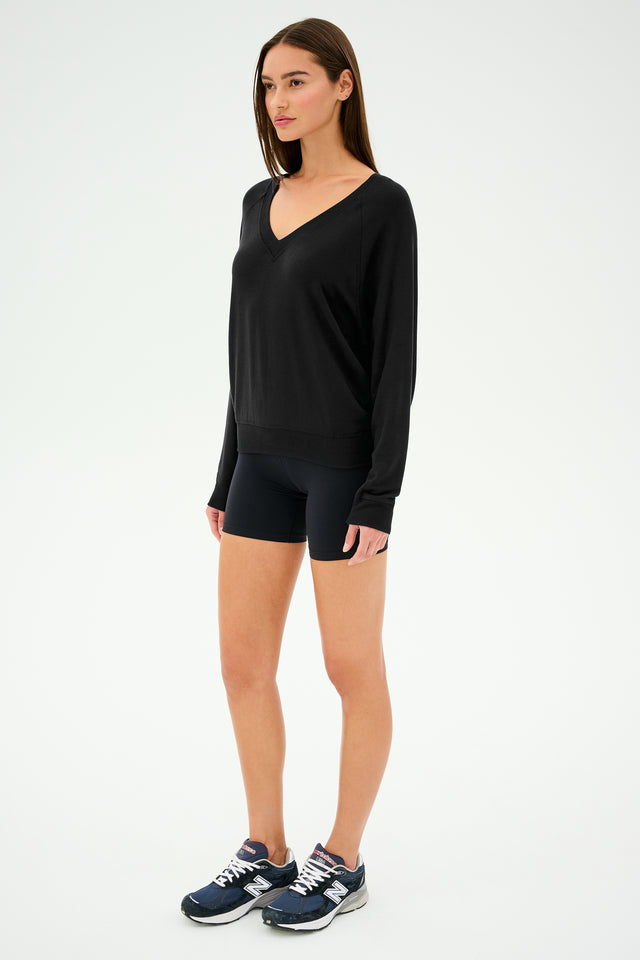 Bennie Fleece V-Neck Sweatshirt - Black