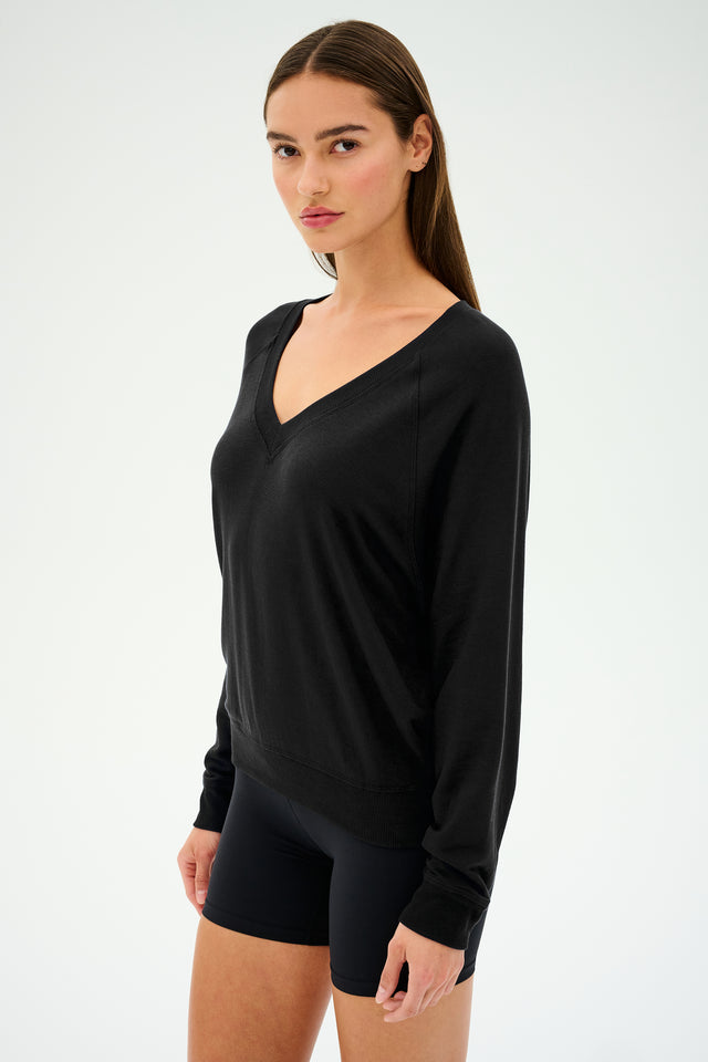 Bennie Fleece V-Neck Sweatshirt - Black